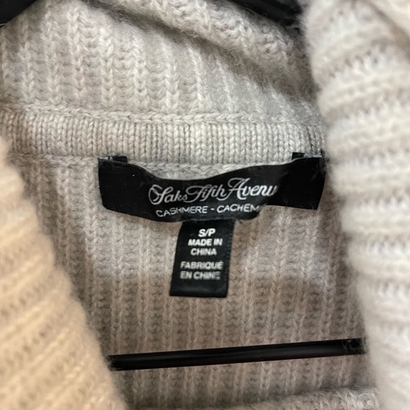 Cashmere turtleneck grey sweater with pockets - Picture 4 of 4